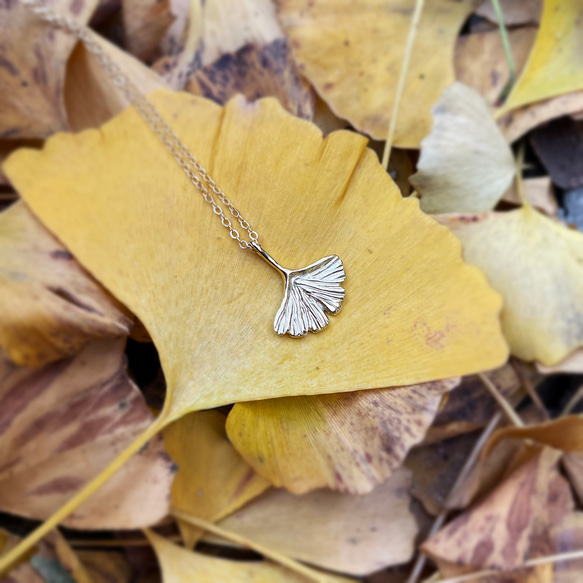【 Cami Handicraft 】秋の葉いちょう 純黄銅ネックレス 1枚目の画像