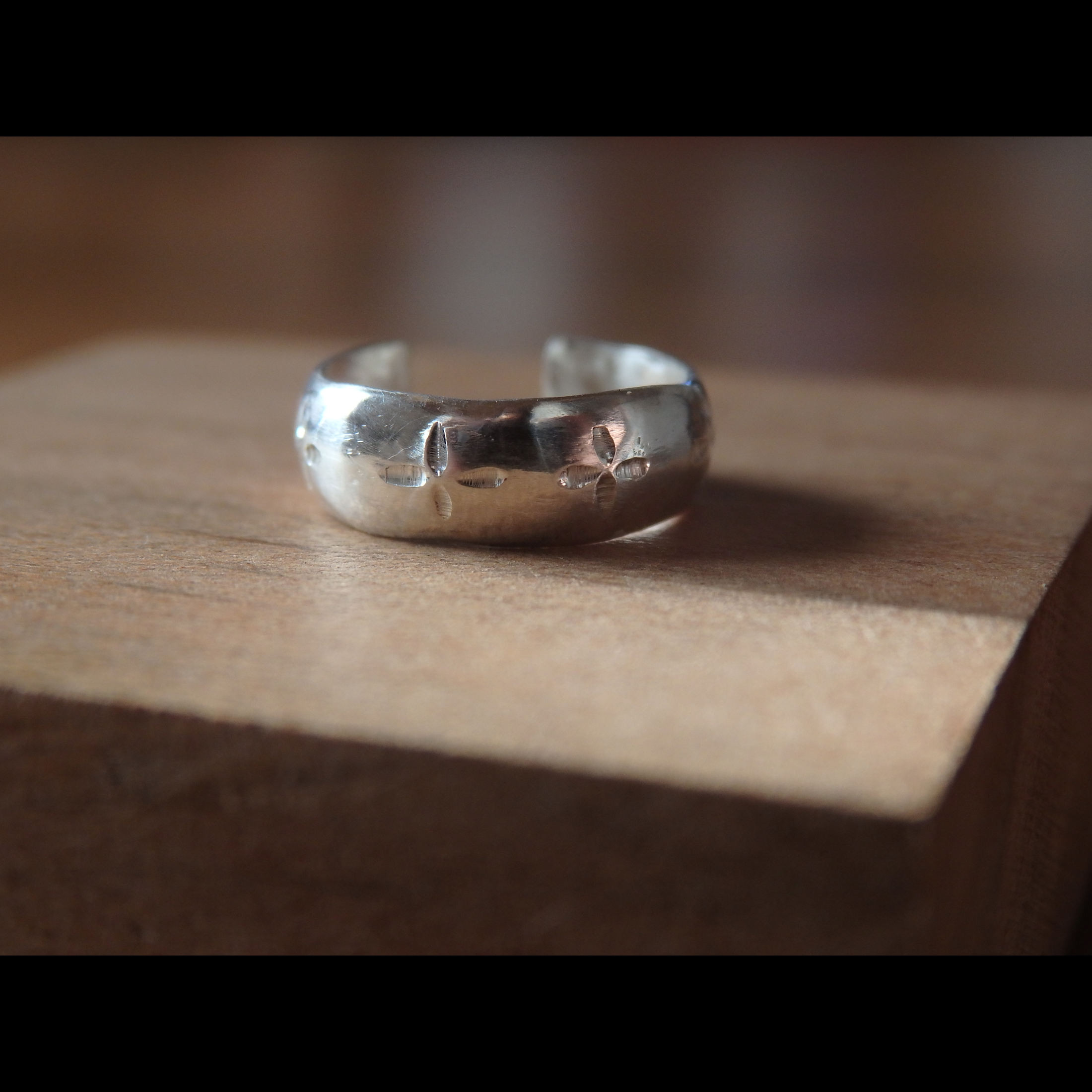 金木犀のイヤーカフ　(osmanthus ear cuff)