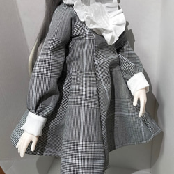 SDM・40cmドール お洋服 千鳥柄ワンピース(B級品) 2枚目の画像