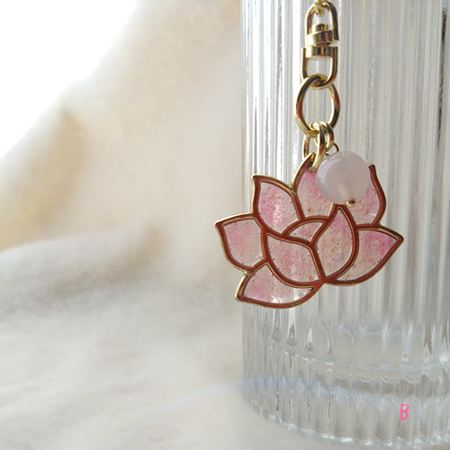 再販【チャーム】蓮の花 ピンク×ローズクォーツ キーホルダー 卵の殻