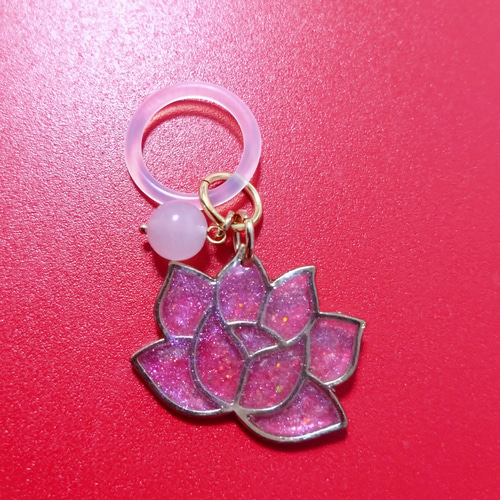 ピンクフラワー　キーホルダー　バッグチャーム　ローズクウォーツ　二液性レジン　花 ピンクフラワーキーホルダーバッグチャームローズクウォーツ二液