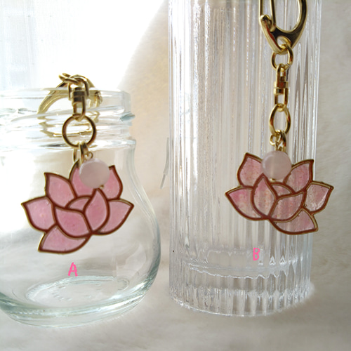 再販【チャーム】蓮の花 ピンク×ローズクォーツ キーホルダー 卵の殻