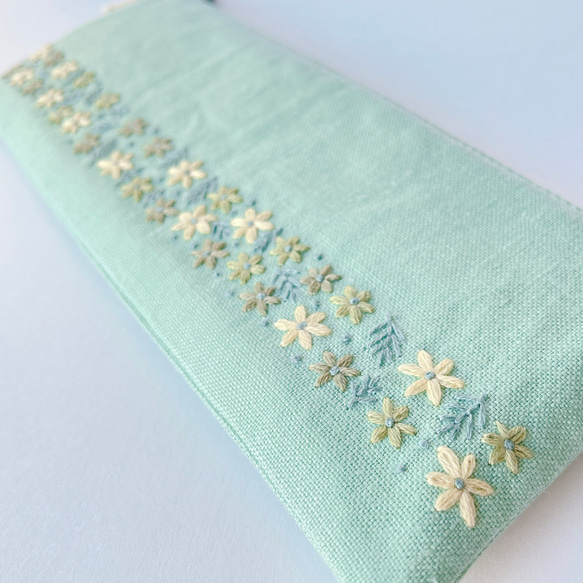 手刺繍ペンケース（淡いグリーン） 3枚目の画像