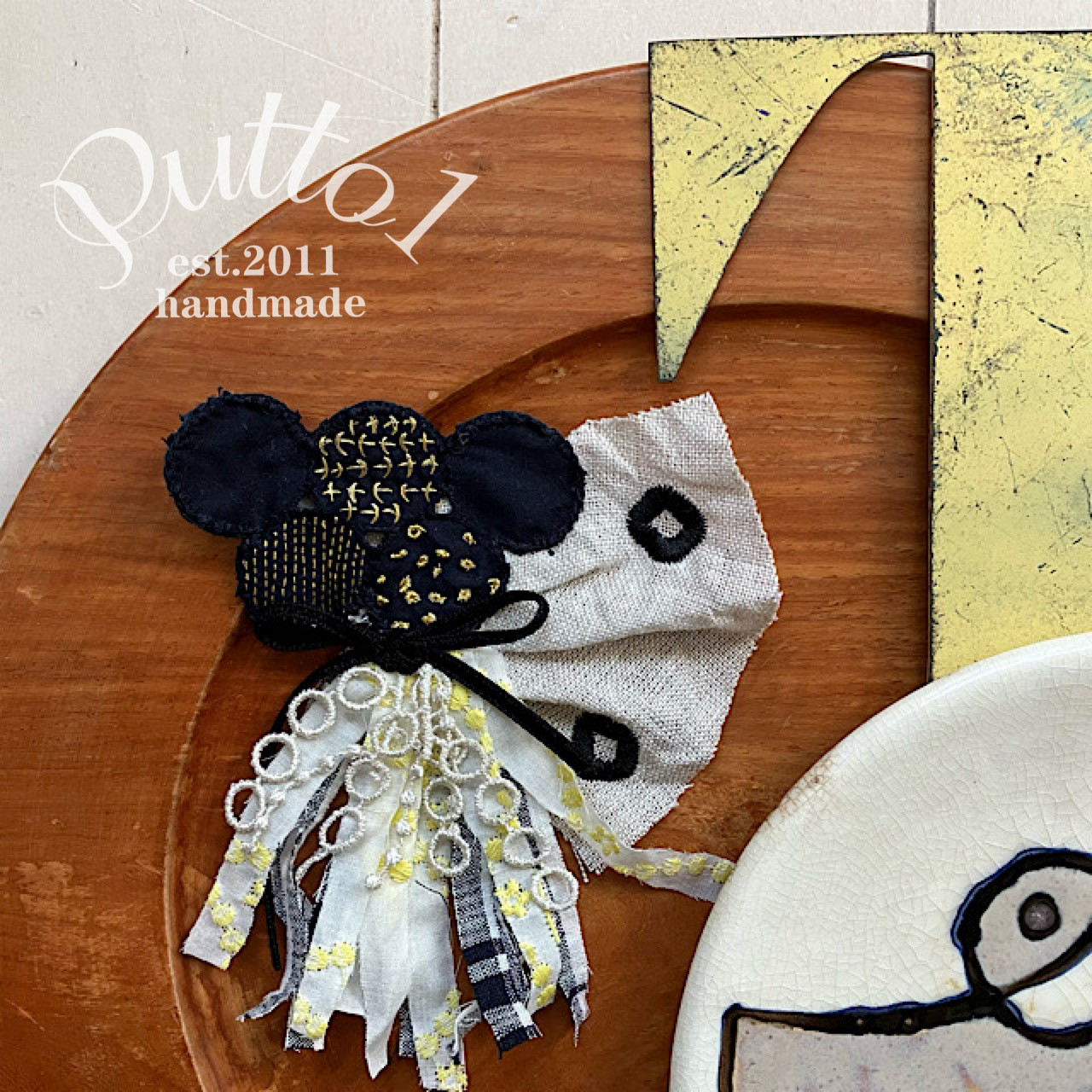 ラスト1着『受注生産』ブローチは別売り・普段着〜卒入学まで。ネイビーのサークル刺繍のジャンパースカート・裏地付き