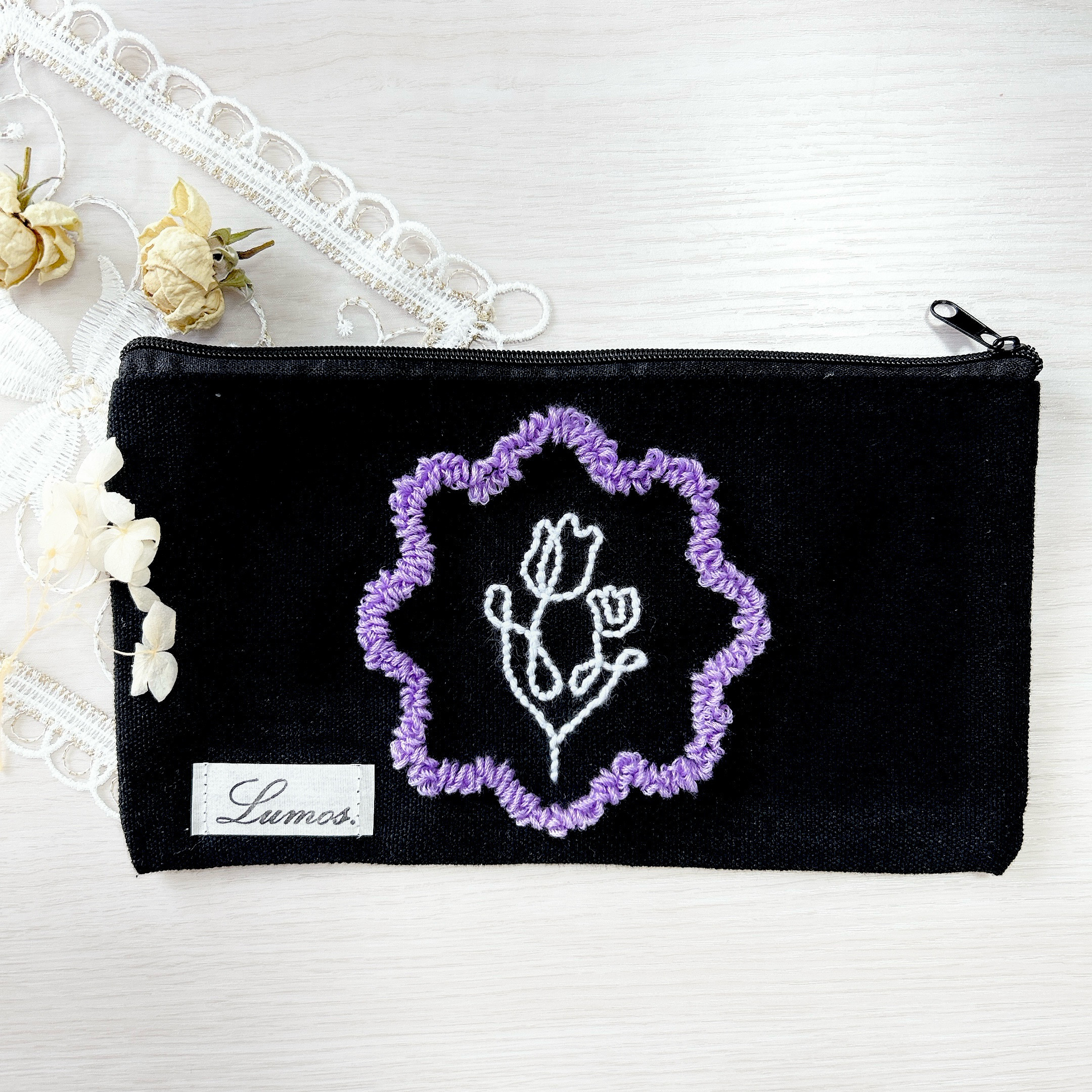 アリス 手刺繍のポーチ