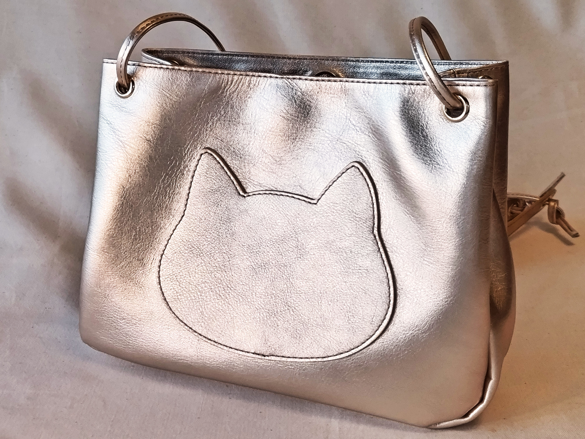ラグドール　ポーチ　ネコ　猫ちゃん　ねこ刺繍　本革　レザー　ショルダーバック