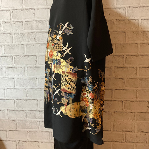 着物リメイク黒留袖季節華花満開ワンピース 着物リメイクワンピース 豪華刺繍 黒留袖 留袖ドレス 作家物