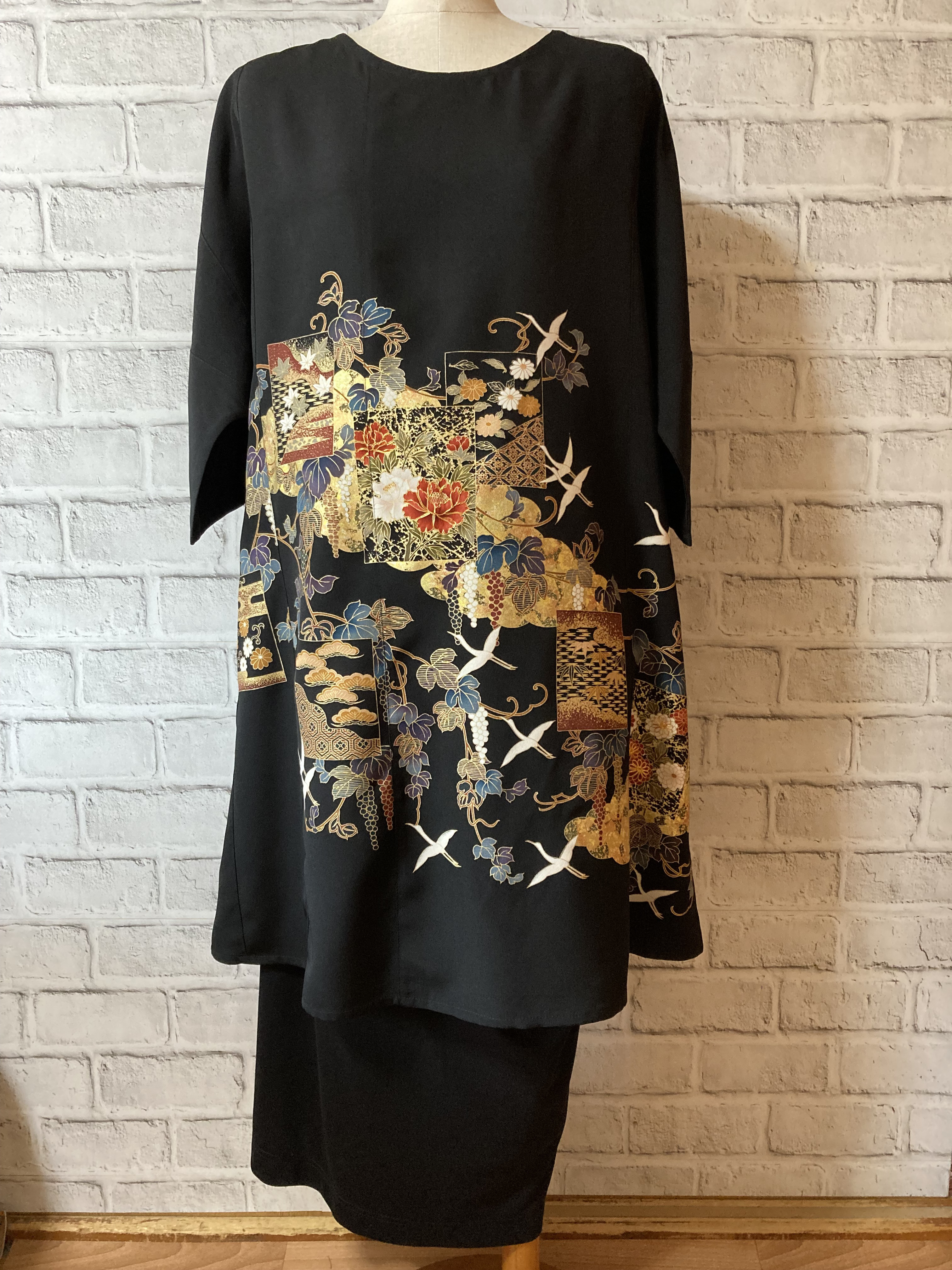 着物リメイク黒留袖季節華花満開ワンピース