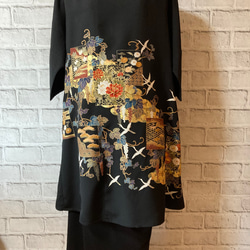 訳あり特価品　波に梅花と扇面に鶴　着物リメイク　黒留袖ワンピース　ロングコート 鶴・松刺繍＆箔置き正絹金彩黒留袖ワンピースM～L＆ギャザー