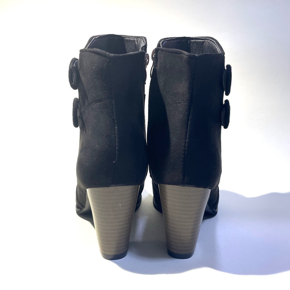 ◆兩條皮帶設計搭配可愛胡桃木扣環◆美腿雙色側拉鍊靴（黑色）22.5cm~26.0cm 第6張的照片