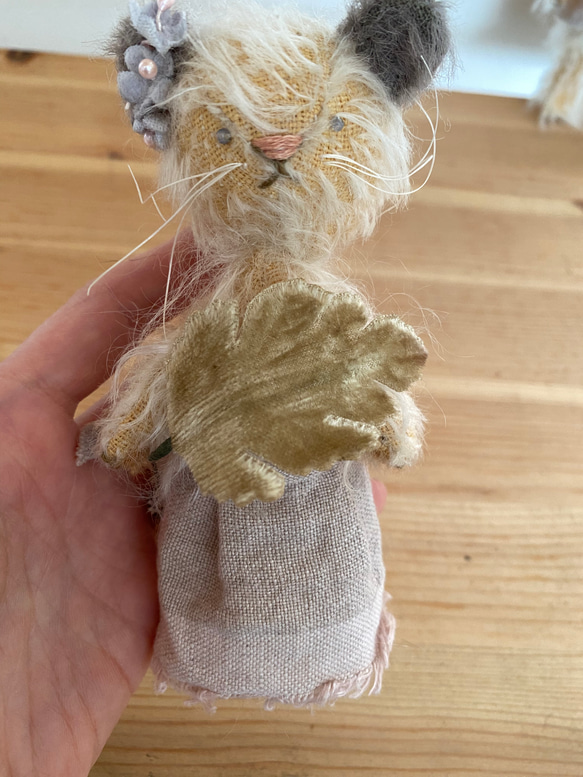 ピンクベージュ猫さん　ねこ　ぬいぐるみ　マスコット　エプロン 2枚目の画像