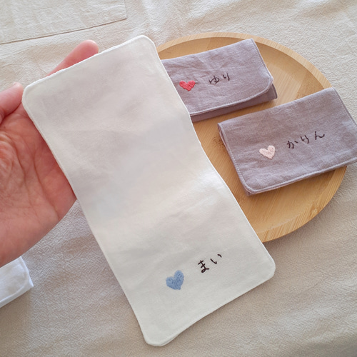 お得な10枚セット〖名入れ〗キッズサイズの手刺繍ハンカチ