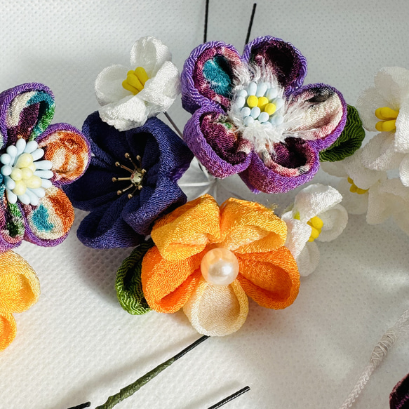 ❁ つまみ細工 ❁ 溢れる様に咲く白い小花と菫色の花々髪飾り ❁ 紫色　成人式　卒業式 4枚目の画像