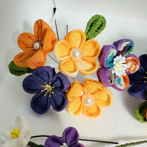❁ つまみ細工 ❁ 溢れる様に咲く白い小花と菫色の花々髪飾り ❁ 紫色　成人式　卒業式 5枚目の画像