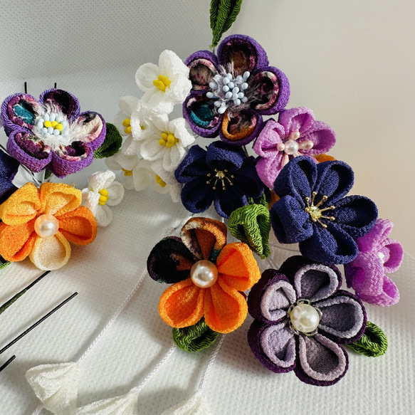 ❁ つまみ細工 ❁ 溢れる様に咲く白い小花と菫色の花々髪飾り ❁ 紫色　成人式　卒業式 3枚目の画像