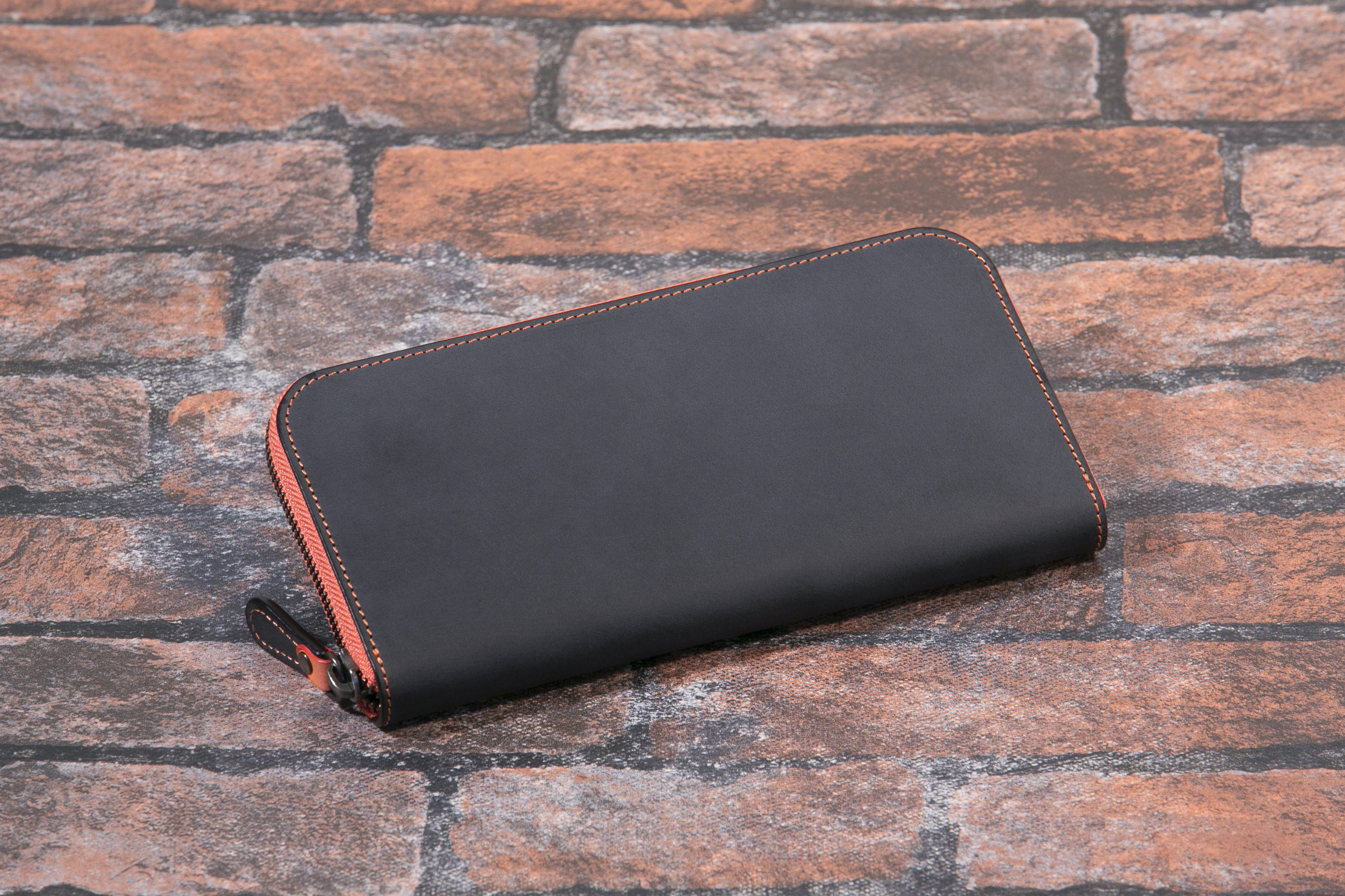 【展示品の為　￥62700→30%off】 HusH ラウンドファスナー長財布　イタリーオイル・ブラック×サーモンピンク