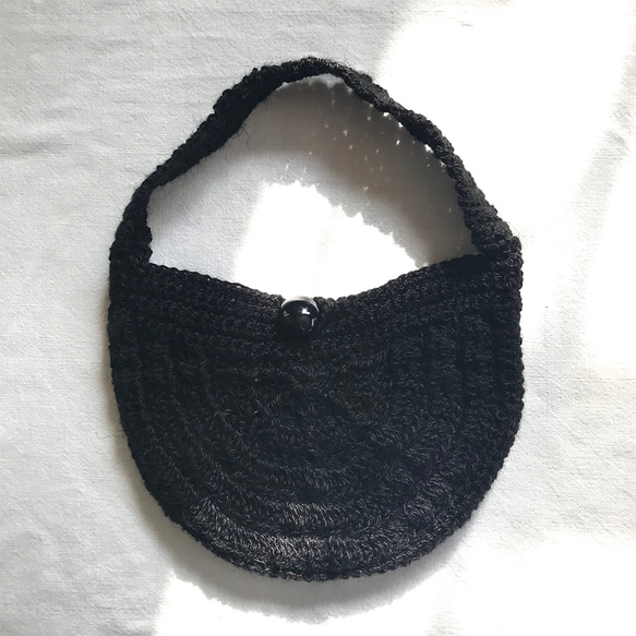 ハンドメイド・かぎ編み　黒ジュート糸ミニバッグ　母のにギフトにも 2枚目の画像