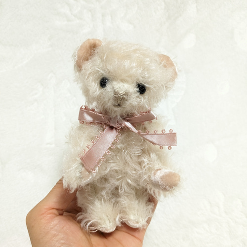 ベージュ色のくせ毛モヘアのテディベア ぬいぐるみ iro-hana