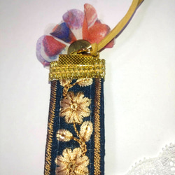 インド刺繍リボンとタッセルのバッグチャーム 2枚目の画像