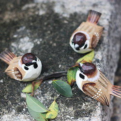 麻雀木彫り小鳥 — 家雀。手作りの実木オーナメント。小ぽっちゃりな鳥。 11枚目の画像
