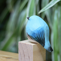 溜り丸い山地の青いウグイス ヤマムジロック、太っちょなキジュウの木彫りの小鳥 手作りの木製の飾り 11枚目の画像