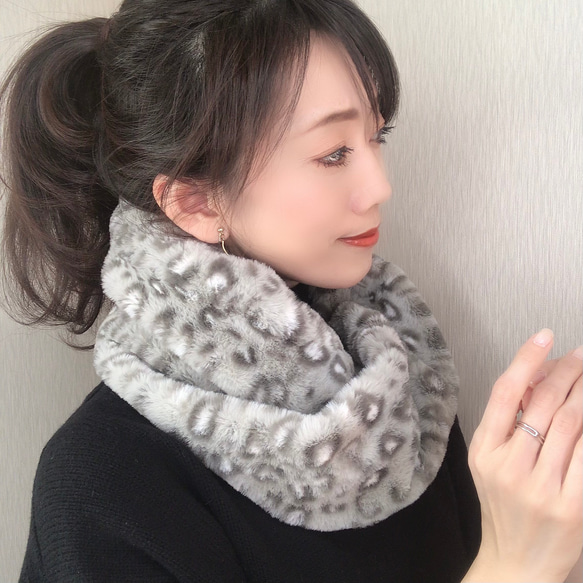 【有名人芸能人】 在庫限り✨上品で大人可愛い♡ふわっふわのﾋｮｳ柄ﾌｧｰｽﾇｰﾄﾞ(ｸﾞﾚｰ系 小物