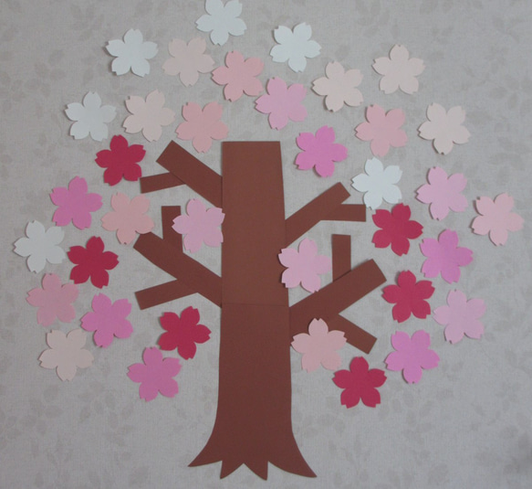 大きな木（さくら）〈春の壁面〉　画用紙　壁面飾り　保育園・幼稚園・学校・図書館その他 1枚目の画像