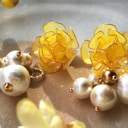 Plum blossom ( 蝋梅華 ) --  pierced earring 第2張的照片