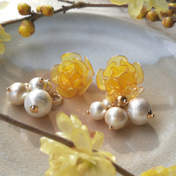 Plum blossom ( 蝋梅華 ) --  pierced earring 第4張的照片