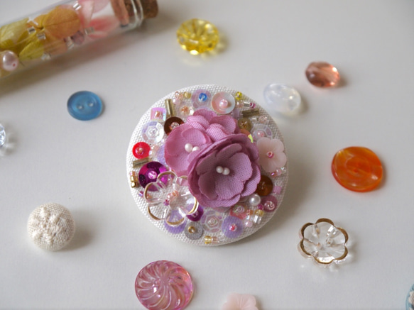 【SALE】布花とキラキラのブローチ（ピンク・C） 1枚目の画像