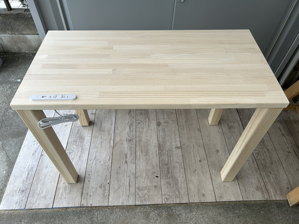 木製テーブル　コンセント、USB付き　サイズ変更可能 1枚目の画像