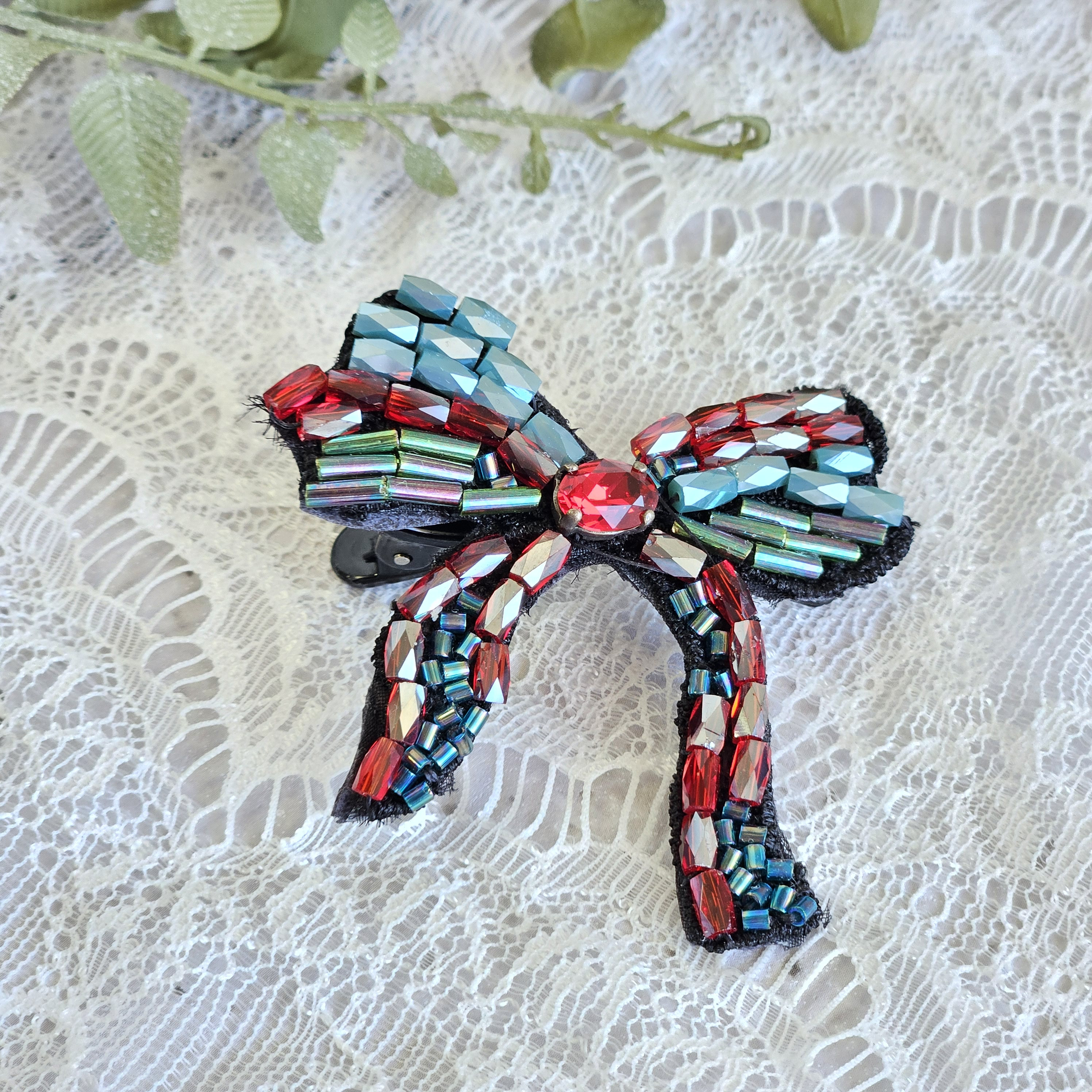 リボンのヘアクリップ　エレガント　ヘアクリップ　ブローチ　プレゼント　リボンアクセサリー　黒　紺　ボルドー