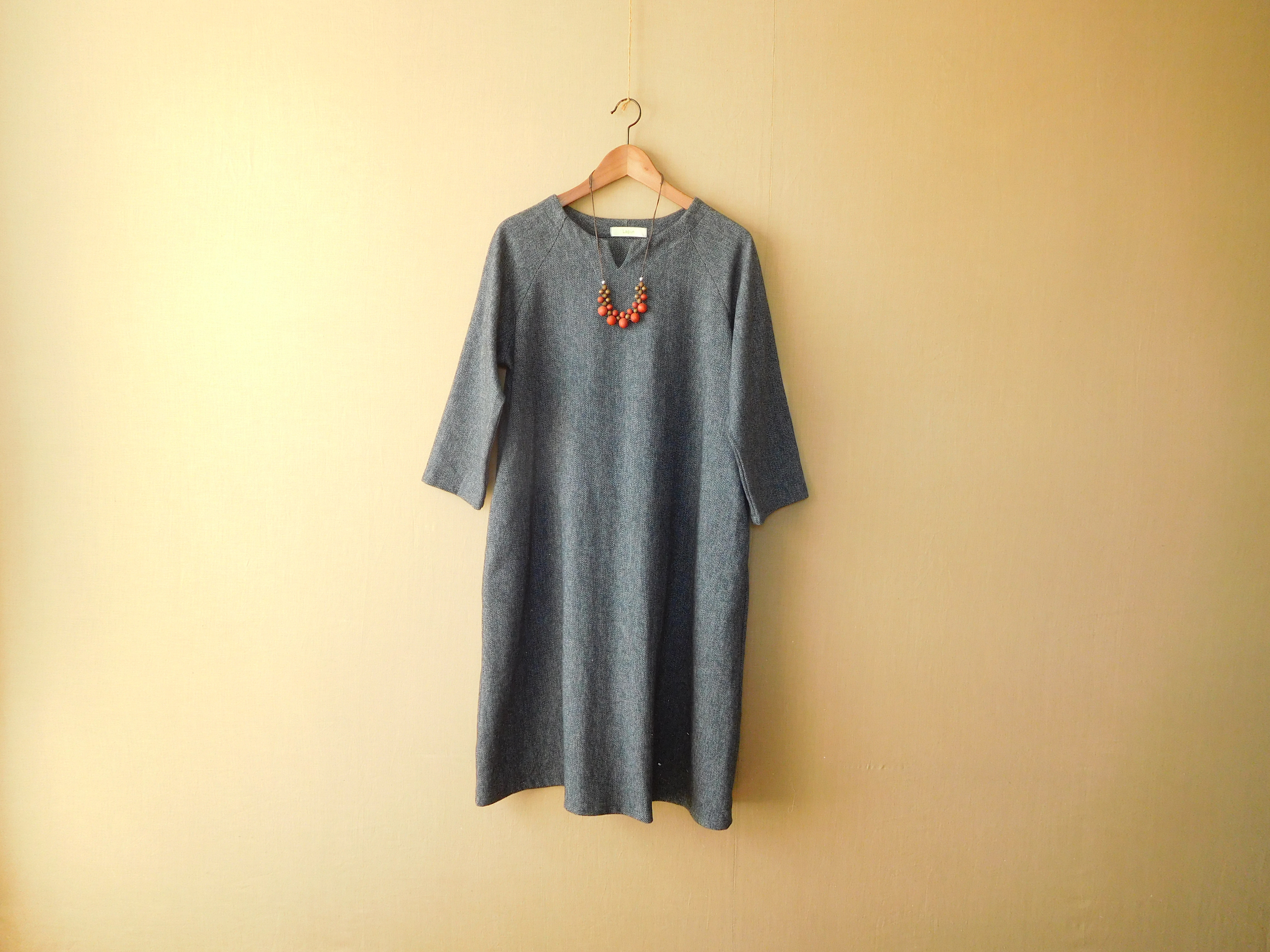 秋冬ラグランキーネックワンピース　グレーヘリンボーン