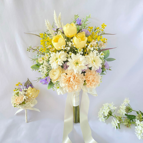 受注再販】ペールカラー ダリアと チューリップ の クラッチ ブーケ