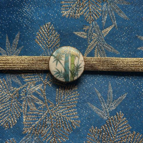 アンティーク薩摩ボタンの清々しい竹の帯留め「凛々と・・・」 帯留め