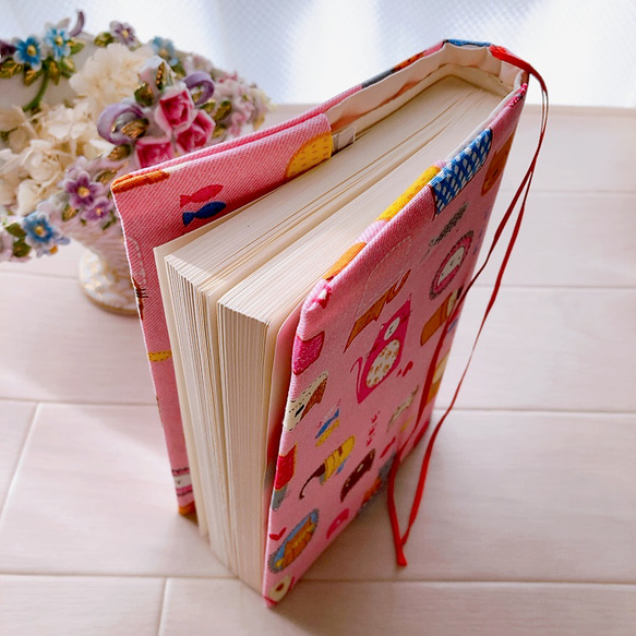 【B6サイズ・四六判】ピンク　可愛いさかなと猫柄  手帳カバー　ノートカバー　ブックカバー 3枚目の画像