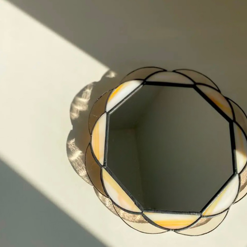 ✴︎:.。ブラウンとホワイトのツートン八角形鏡♪　ステンドグラス　(22㎝） ✴︎:.。ブラウンとホワイトのツートン八角形鏡♪ ステンド