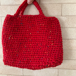 エベレストブッチャー様オーダー　手編みの赤いバッグ 2枚目の画像