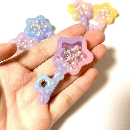 シャカシャカキーホルダー♡お客♡オーダー品 レジンキーホルダー／オーダー受付中／シャカシャカキーホルダー