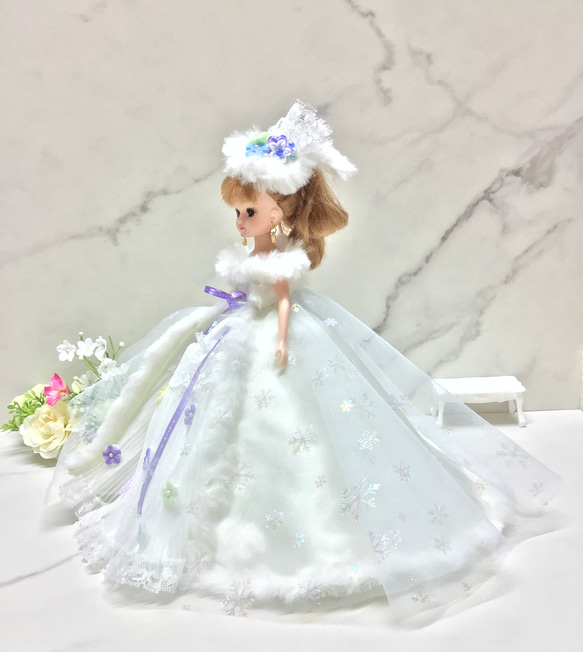 雪の結晶ドレス〜リカちゃん用2way着せ替えドレス　つけ襟　パニエ付き 2枚目の画像