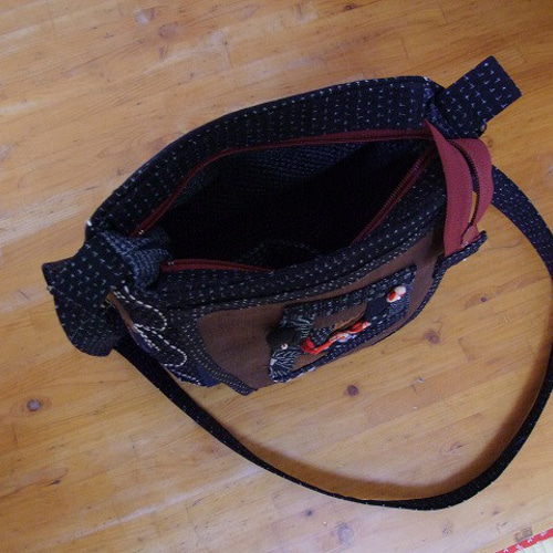 ハンドメイド・古布絣 リメイク ファスナーショルダーバック①