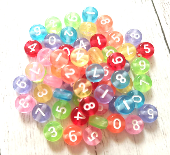 ビーズ 60個 数字(0〜9各5個+10個) キャンディカラー アクリル 