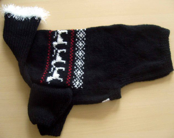 ウィペット、中型犬用☆犬模様の編み込みセーター 1枚目の画像