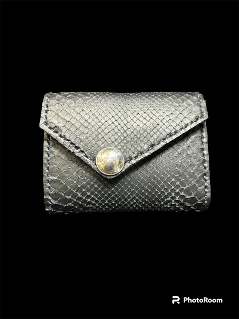 本革パイソンショートウォレット（コインホルダー付き）