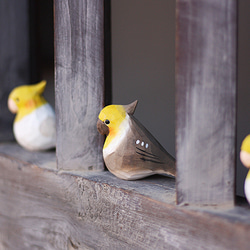 玄凤鹦鹉の木彫り小鳥、鳳頭の手作り実木の飾り、新年に縁起担ぎの小ぽっちゃりな鳥 16枚目の画像