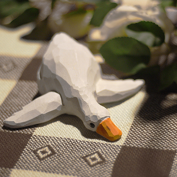 趴鸭手作り木彫り 鴨の木製デスクトップ置物 くたびれたアヒルリラックスギフト 1枚目の画像
