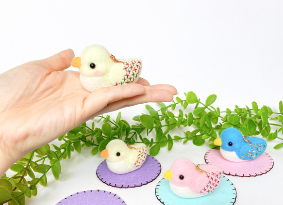 ぷくぷく小鳥 刺し子風 大 フェルトマット付き 羊毛フェルト置物