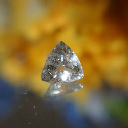 ルチル入りフェナカイト　ロシア産　0.7ｃｔ　 1枚目の画像