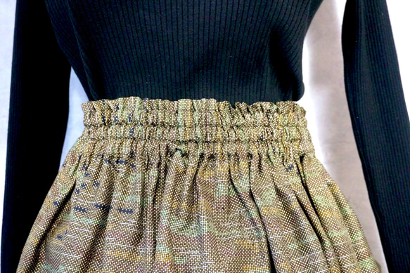 【一点モノ】大島紬 着物リメイク ギャザー スカート & スヌード 〜 四季 で心地良い 上質 絹 100% 〜 the and of skirt Oshima Tsumugi is for 一点モノ 大島紬 着物リメイク ギャザー スカート スヌード 四季 で心地良い 上質 100% 66cm made gathered in lines The it impression with elastic waist also snood by same You can create different pattern your ribbon are rubber circumference