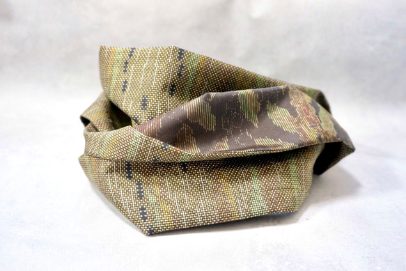 【一点モノ】大島紬 着物リメイク ギャザー スカート & スヌード 〜 四季 で心地良い 上質 絹 100% 〜 the and of skirt Oshima Tsumugi is for 一点モノ 大島紬 着物リメイク ギャザー スカート スヌード 四季 で心地良い 上質 100% 66cm made gathered in lines The it impression with elastic waist also snood by same You can create different pattern your ribbon are rubber circumference